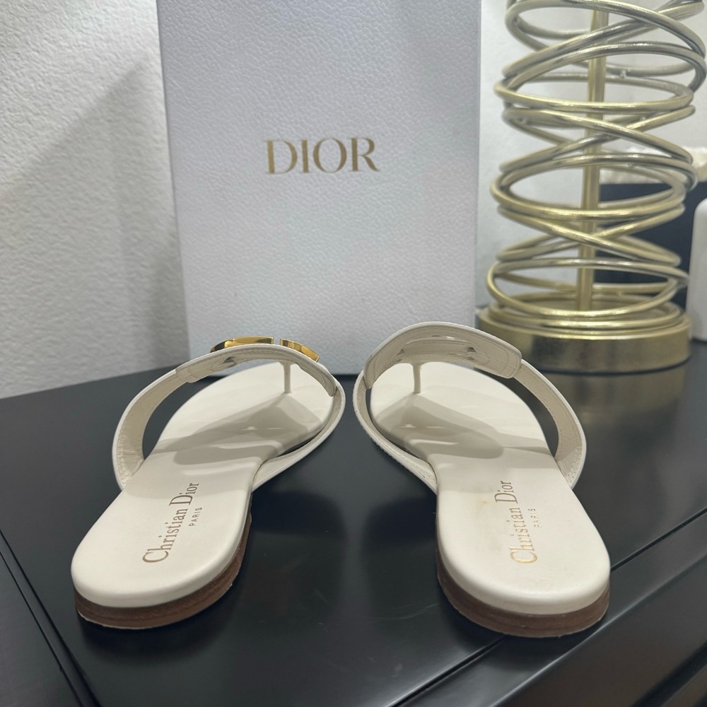 Christian Dior 30 Montaigne CD Leather Thong Sandal White/Gold 39.5 - Picture 6 of 9